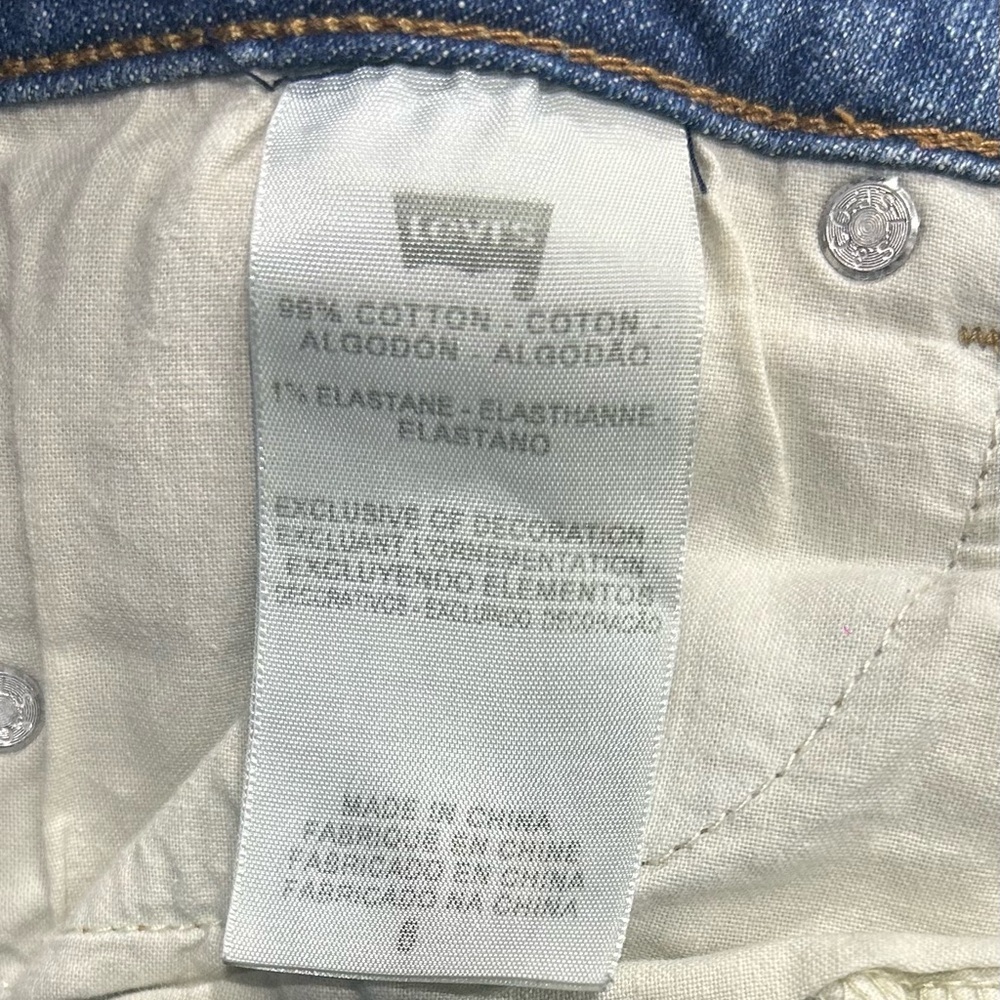 EUC Levi's 526 SZ 6 Blue straight leg 5-pocket jean lightly distressed/waist 29” - Picture 7 of 7